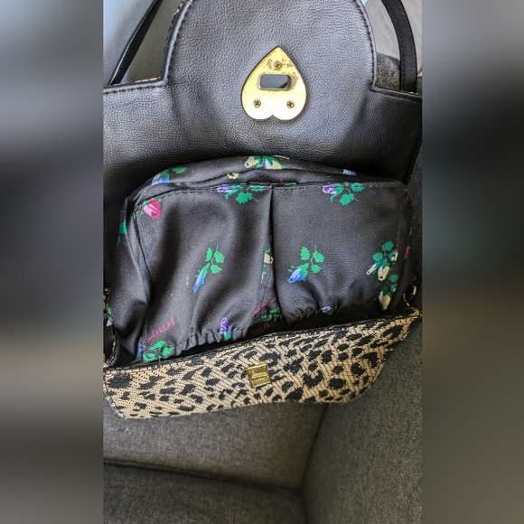Betsy Johnson Phone ๐โค๏ธโ๐ฅ๐ Bag. - Picture 8 of 12